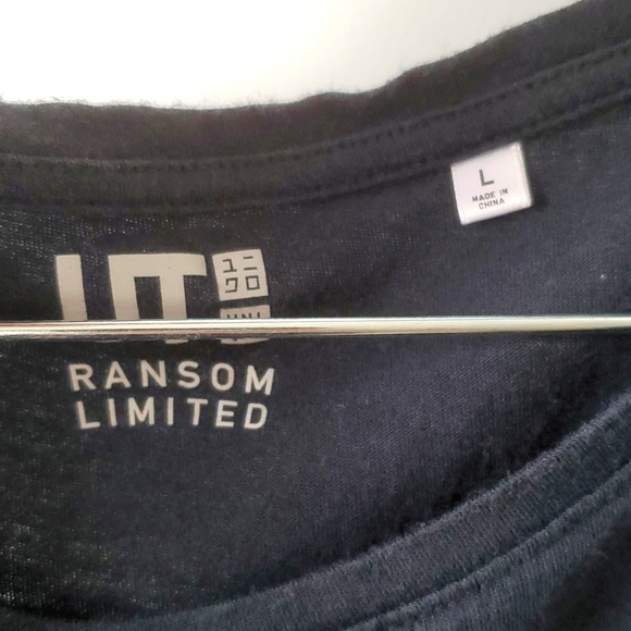 Uniqlo Ransom Limited Tank in Navy Blue (L) - Picture 3 of 3